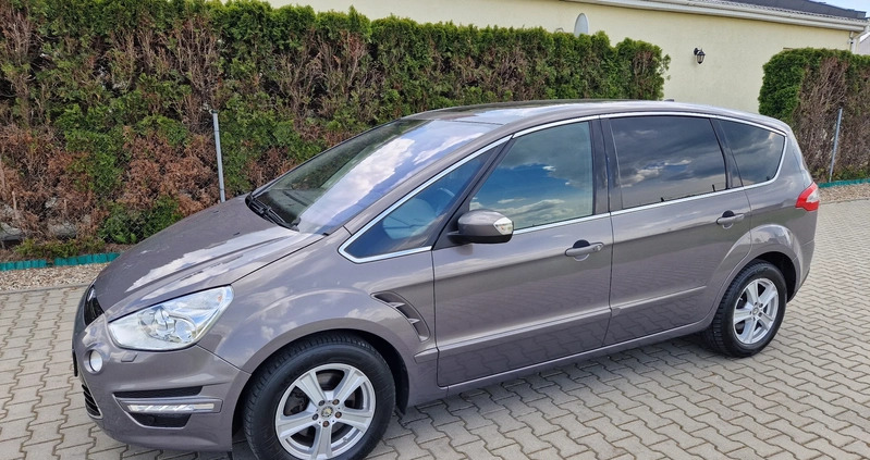 Ford S-Max cena 39900 przebieg: 235000, rok produkcji 2013 z Gniezno małe 211